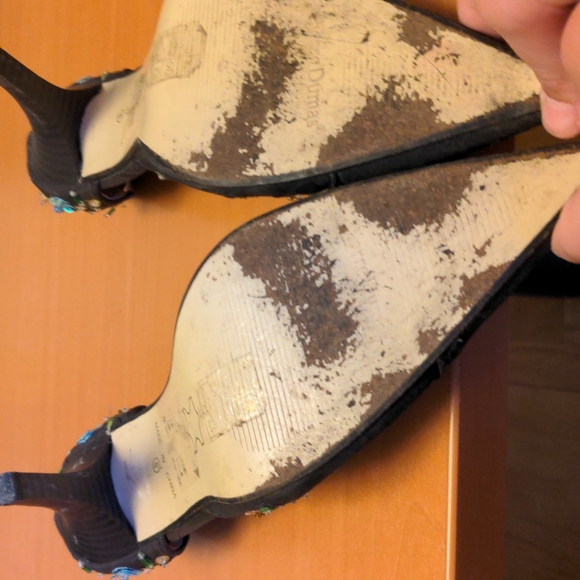 Shoes - Picture 3 of 4